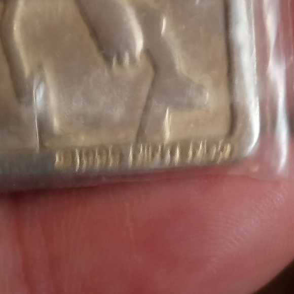 Pokemon Gold Pikachu Card 1999 - Picture 6 of 6